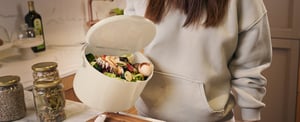 Daily One-hand handling of open and full Organko Daily_CreamWhite