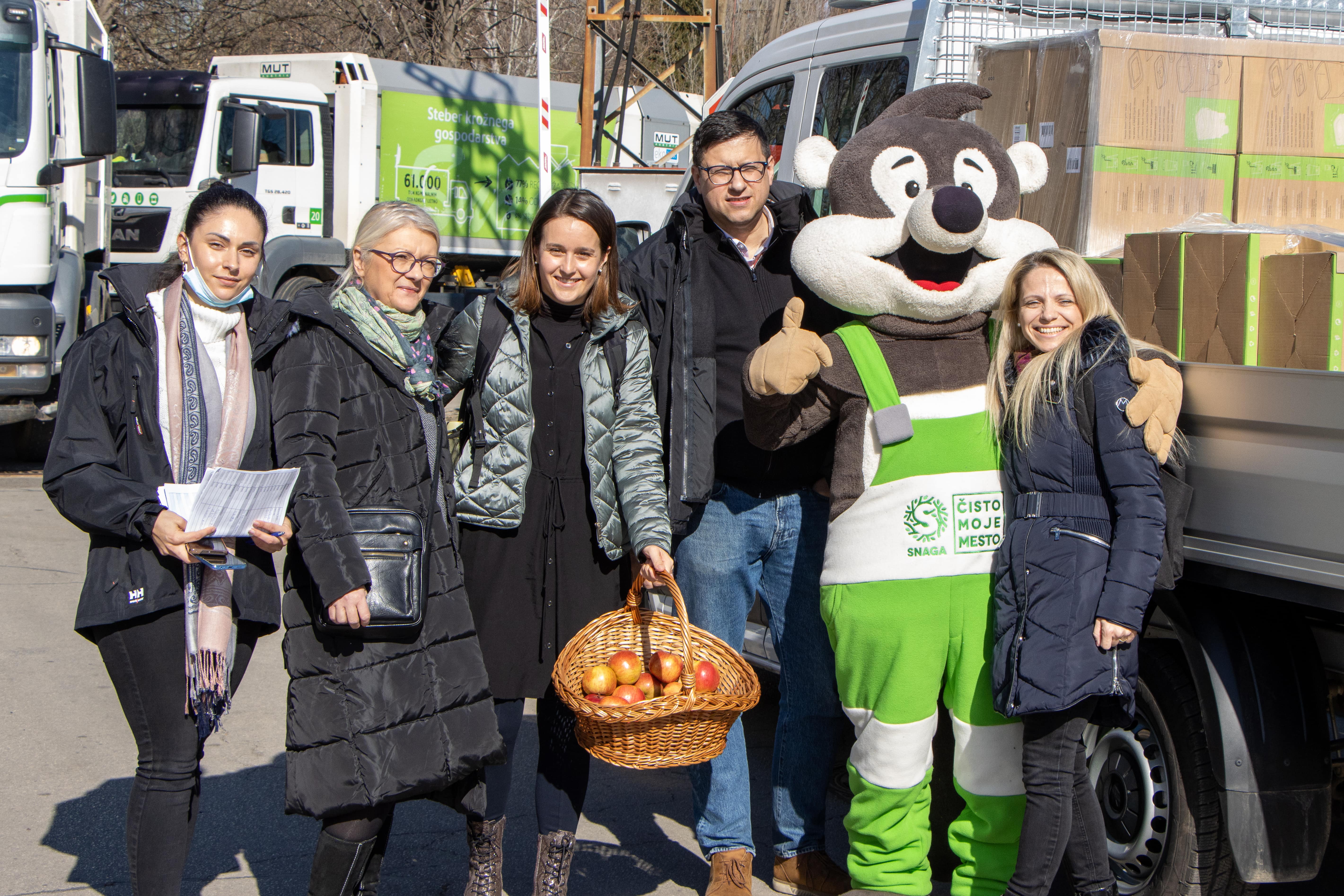 Mariborčanom razdelili preko 500 Bokashi Organko kompostnikov