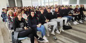 Skaza promotes the education of young people with a scholarship program