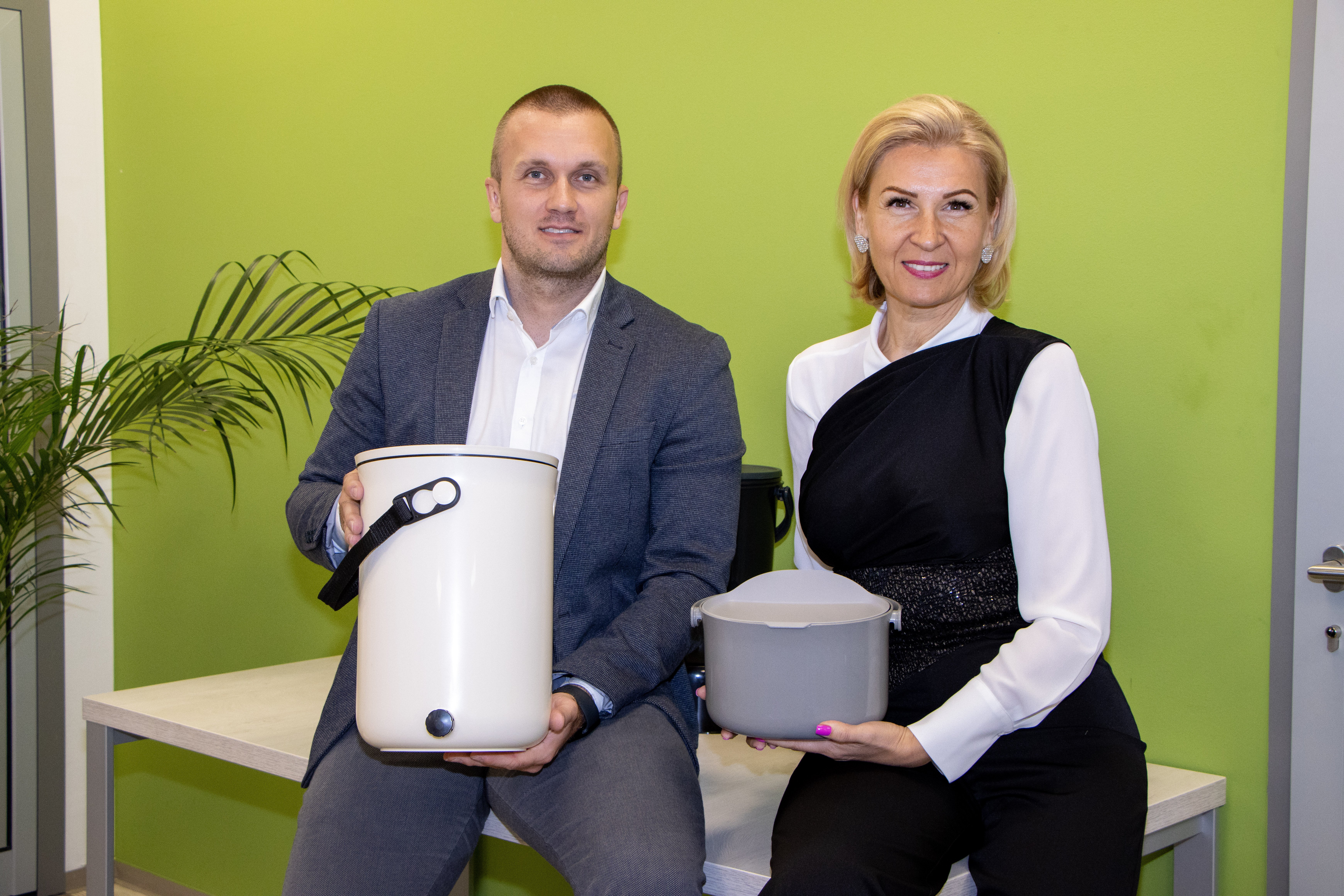 Niko Medved, pomočnik direktorja Skaze in Tanja Skaze solastnica Skaze