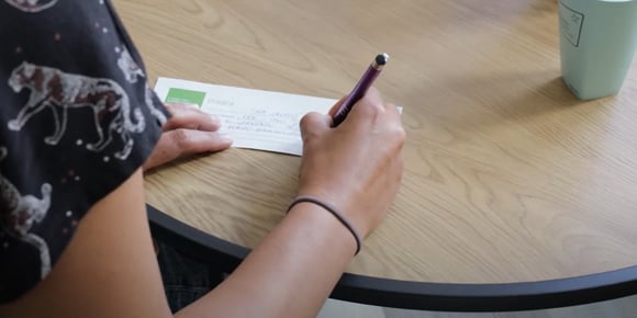 S pohvalami spodbujamo kreativnost in zavzetost naših sodelavcev