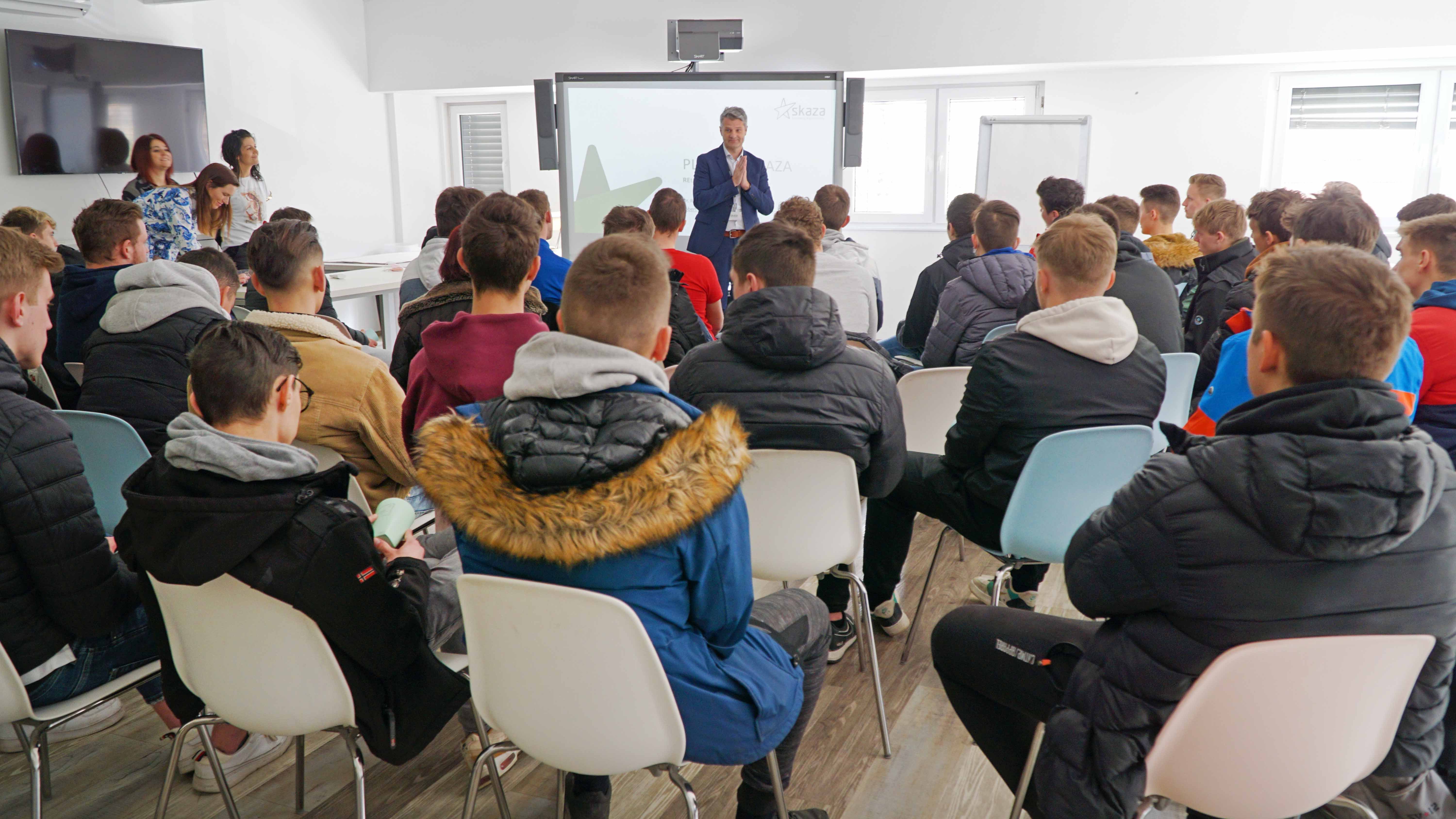 Skazin dan odprtih vrat – direktor Robert Agnič je dijakom ŠCV in ŠCC predstavil skazino vizijo