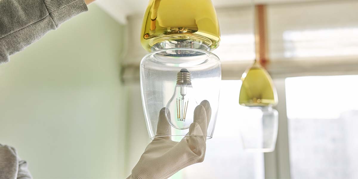 Sustainable living for beginners - use energy-efficient lightbulbs