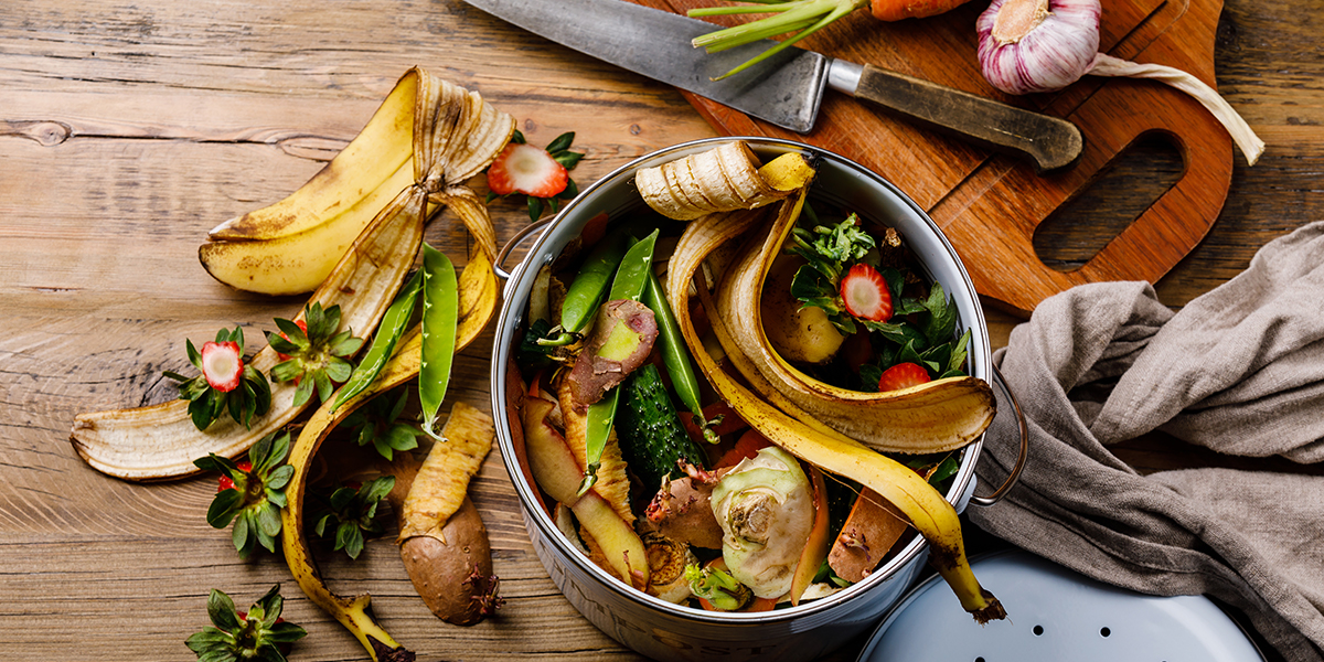 Guida al compostaggio indoor con una compostiera da cucina