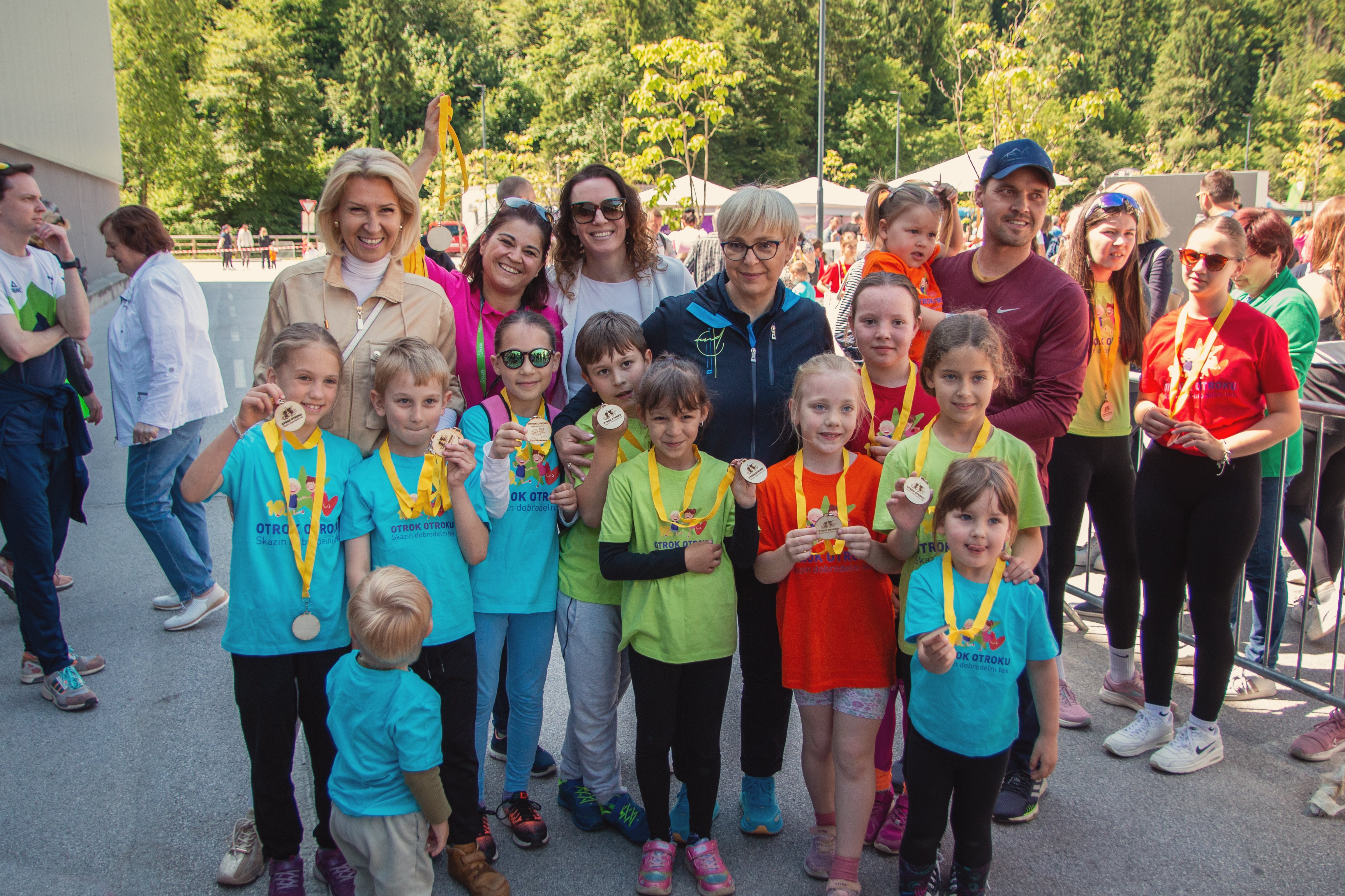 Zmagamo, ko si pomagamo! Zato je vsak, ki je pretekel 200 ali 800 metrov, domov odnesel zasluženo medaljo – ker je bil ta dan čisto vsak zmagovalec.